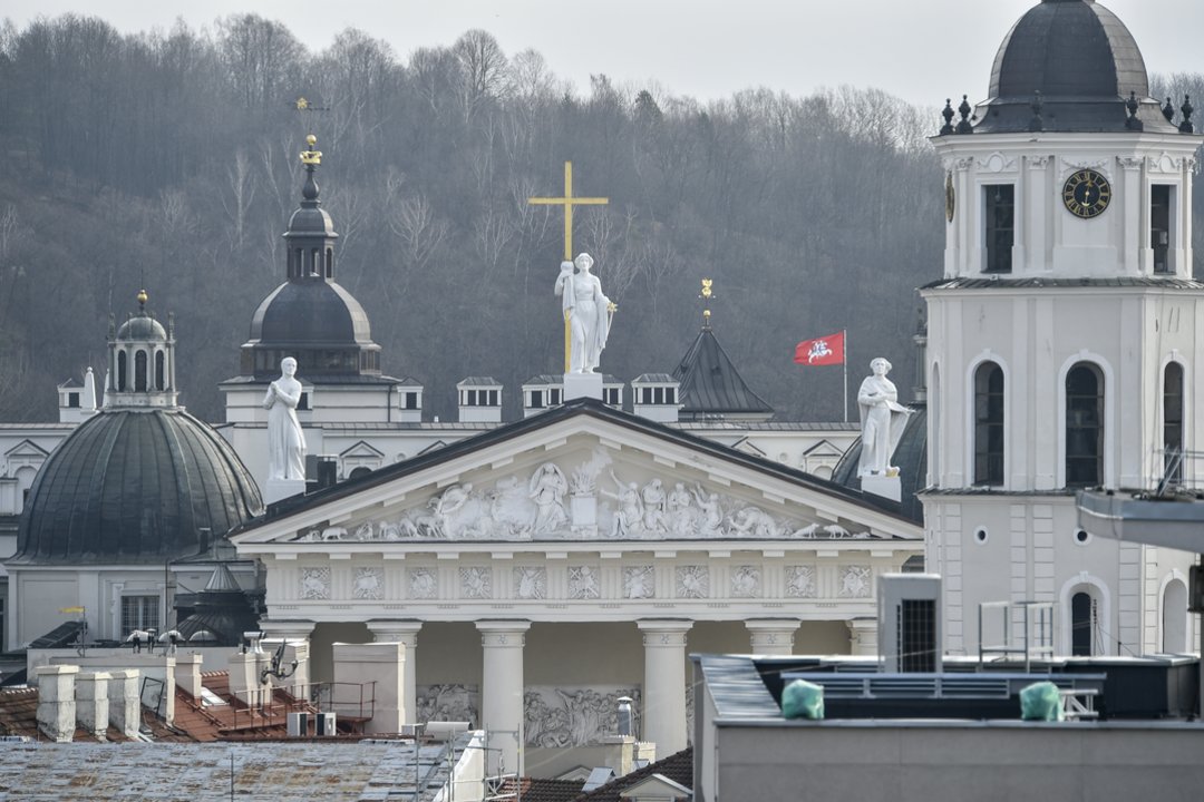 2006 m. Katalikų bažnyčiai sugrąžintas Vilniaus katedros lobynas – vertingi liturginiai reikmenys, prieš okupaciją paslėpti ir 1985 m. atrasti. Jų atradimo paslaptis saugota iki Nepriklausomybės atkūrimo.<br>V.Ščiavinsko nuotr.