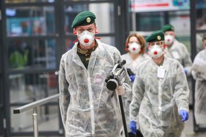 Oro uostuose ir Klaipėdos jūrų uoste dėl koronaviruso budėjimą pradeda kariai