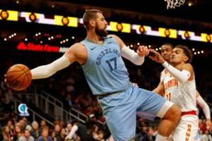 Jonas Valančiūnas dvigubais skaičiais prisidėjo prie „Grizzlies“ siautėjimo Atlantoje