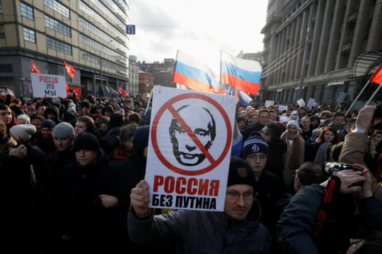 JAV pasiuntinys sveikina prieš V. Putiną nukreiptus protestus Maskvoje