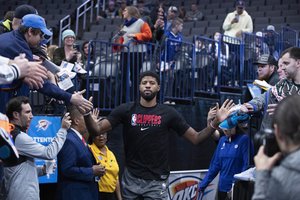 NBA perspėjo krepšininkus dėl koronaviruso: nesilieskite prie sirgalių 