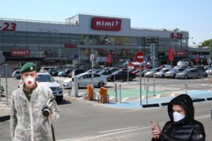 Panika dėl viruso sujaukė protus: įsijungus sirenai prekybos centre Vilniuje žmonės pradėjo skleisti melą