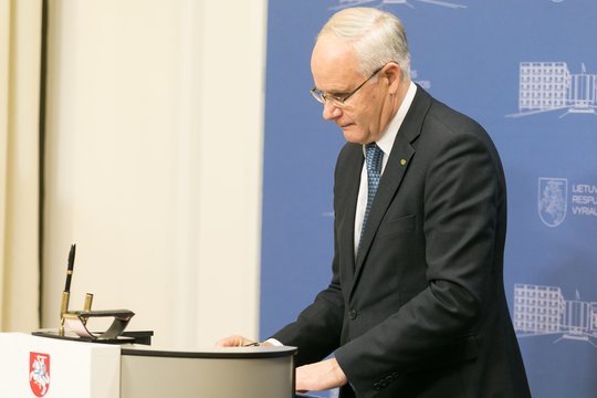 Stojant į aukštąsias mokyklas atsisakyta minimalaus egzaminų vidurkio reikalavimo