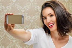 Asmenukių fenomenas – kodėl taip mėgstame fotografuoti save?