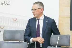 V. Bakui kalbant apie aukštų pareigūnų pažeidimus, pasisakė ir S. Skvernelis: yra du variantai