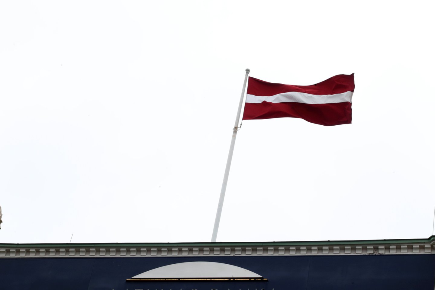​Latvijos parlamento Žmogaus teisių ir visuomeninių reikalų komitetas trečiadienį pritarė ne šeimoje augančių latvių vaikų įvaikinimo užsienyje moratoriumui, kol bus parengta nauja tvarka.<br>Reuters/Scanpix nuotr.