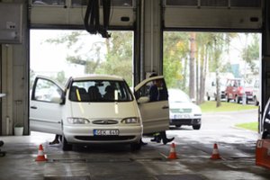 Užsimena, kad gali keistis automobilių techninės apžiūros kainos