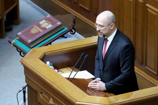 Ukrainos parlamentas patvirtino naujos sudėties ministrų kabinetą