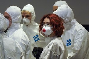 Įmonėms leista gaminti dezinfekcinį skystį, svarstoma riboti vaistų, kaukių eksportą