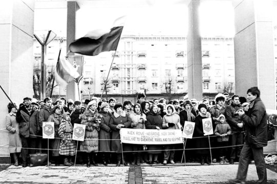 1990 kovo 11-oji.Lietuvos Nepriklausomybės atkūrimo dienos akimirkos.<br>P.Lileikio nuotr.
