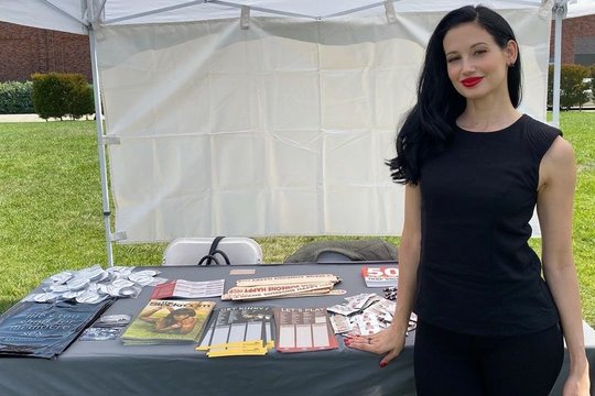 Sekso biblijos kūrėją pražudė jos paliktas aistringas gerbėjas