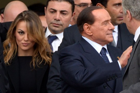 S. Berlusconi po 12 metų trukusių santykių išsiskyrė su mylimąja