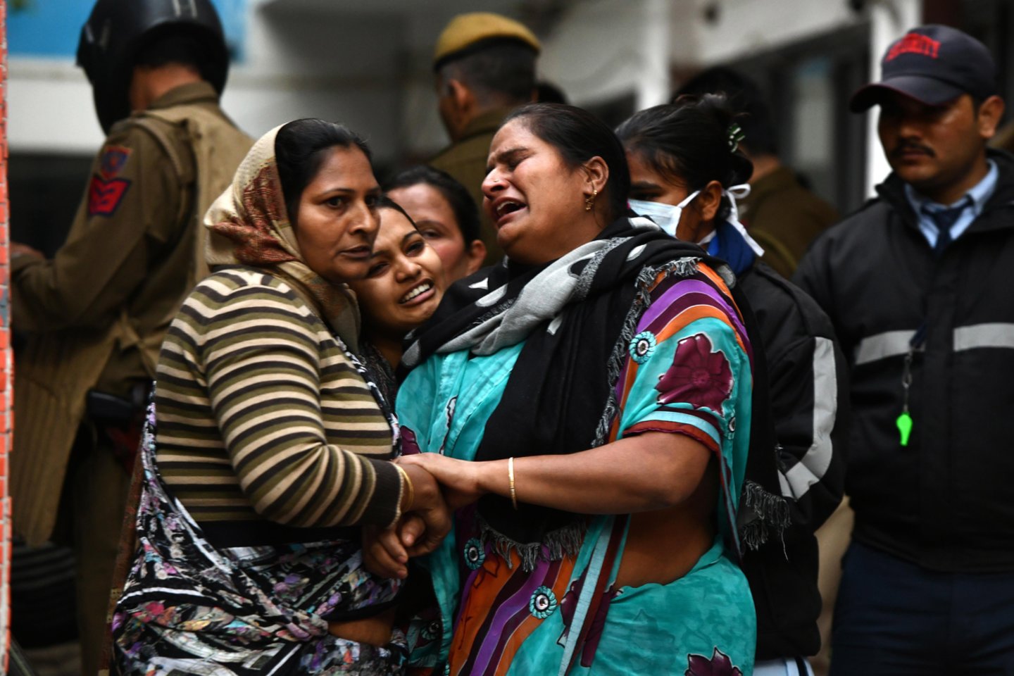 3-metė mergaitė, kuri praėjusią savaitę dingo per Indijos šalies sostinėje Delyje vykusias riaušes, sėkmingai grįžo į namus.<br>ZUMAPESS/Scanpix nuotr.