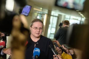 Prieš Moters dieną – A. Širinskienę papiktinęs bendražygio siūlymas mokėti partijoms už moteris