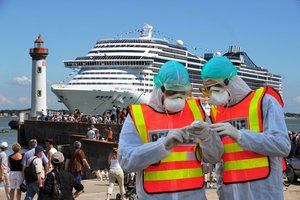 Lietuviams apkarto kruizas: uostai neįsileidžia, keleiviai jaučiasi lyg mafijos laive