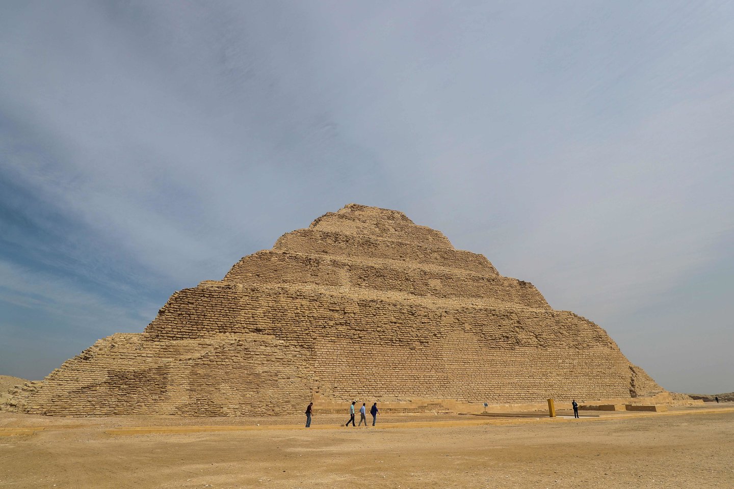  Ištisus dešimtmečius piramidė – dar vadinama Laiptuotąja piramide – buvo apleista ir jai grėsė net griūtis – bet Egipto valdžia galiausiai susiėmė ir 2006 m. pradėjo restauraciją.<br> AFP / Scanpix nuotr.