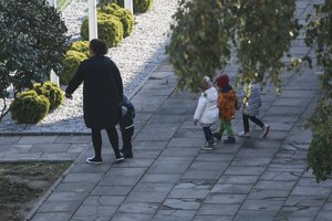 Tris vaikus auginanti moteris teismui apskundė Kauno savivaldybės sprendimą 