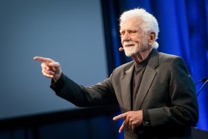 Pirmojo mobiliojo telefono išradėjas: „Aš tikiu žmonija“