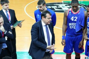 „Anadolu Efes“ snaiperio Sh. Larkino rekordinės tritaškių salvės paskandino „Olympiakos“ laivą