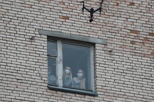 Ką pabučiuos koronavirusas? Moteriai nepavyko išsikviesti pagalbos