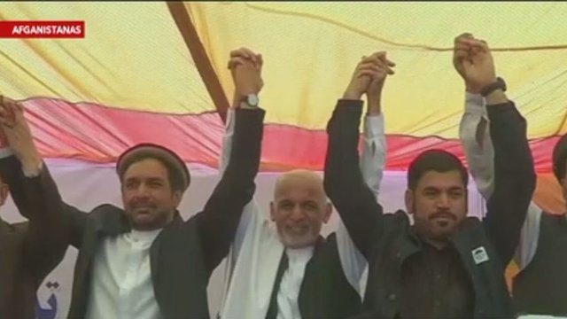 Po prezidento rinkimų rezultatų Afganistane – dviejų laimėtojų inauguracijos