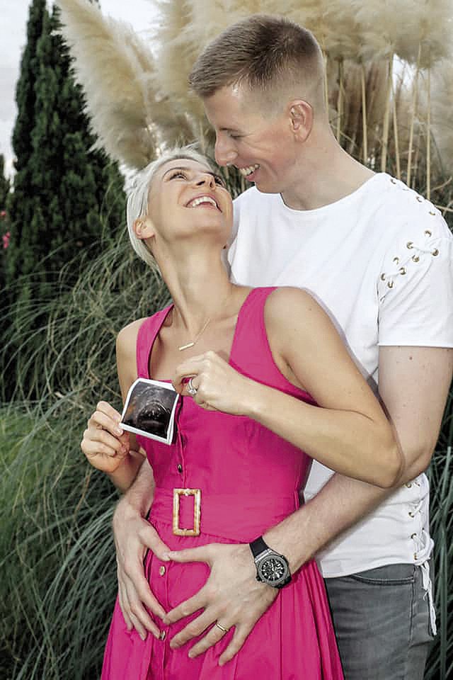 Buvęs Kauno „Žalgirio“ žaidėjas Brockas Motumas su žmona Martyna ruošiasi tėvystei.<br> Asmeninio albumo nuotr.