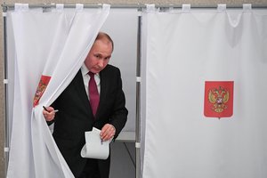 Dirvą amžinam valdymui ruošia iš anksto: V. Putinas sutiktų anuliuoti savo kadencijų skaičių