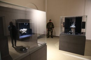 Ukrainos lobių kolekciją su skitų aukso dirbiniais saugo ne tik policija, bet ir šauliai