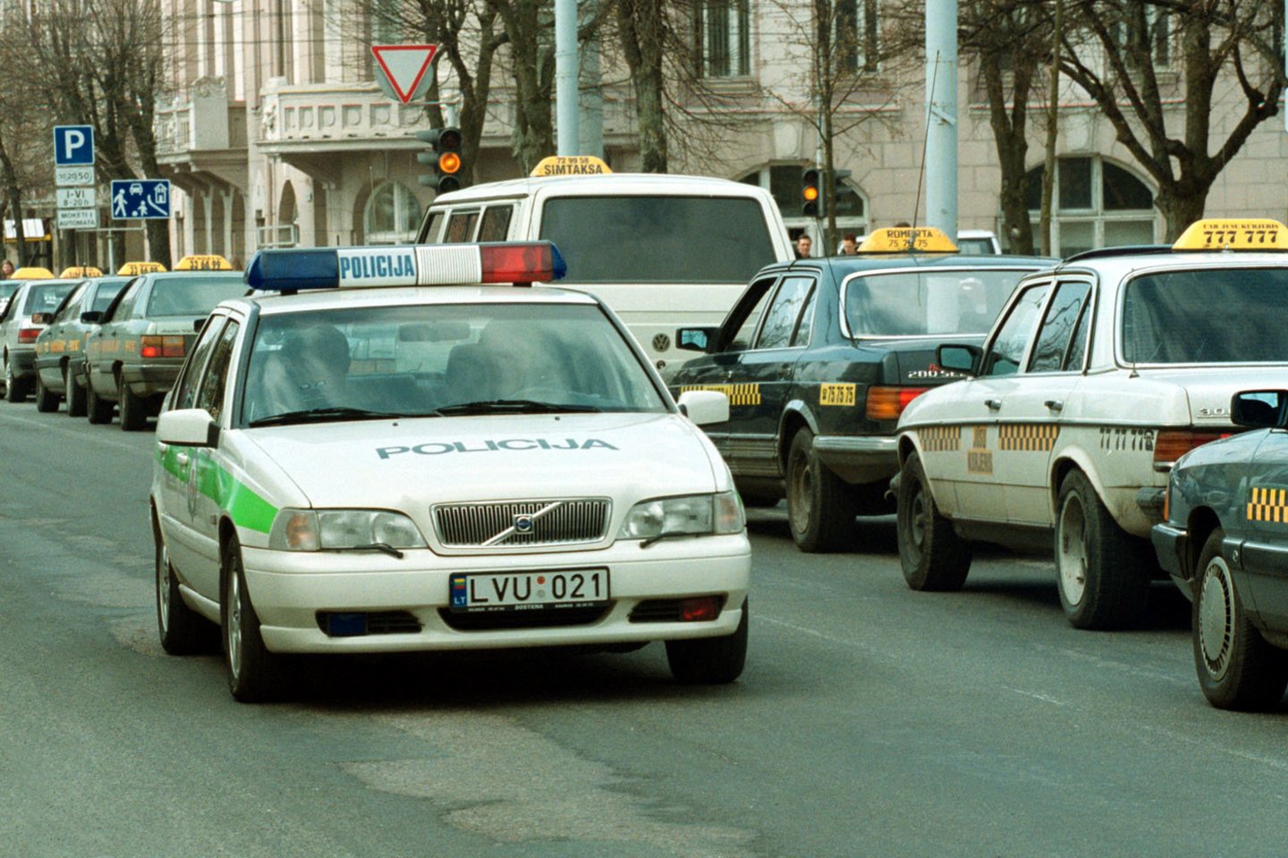  Taksistų piketas, 2001 m.<br>J.Staselio nuotr.