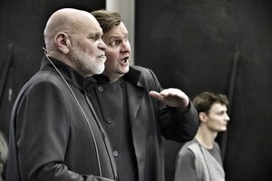 Vladas Bagdonas susiduria su sveikatos bėdomis, spektaklio „Mažvydas“ premjeroje jį keičia kitas aktorius