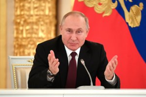 V. Putinas prezidento poste dar pasiliks? Dūma tam jau nutiesė kelią