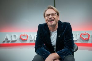 Marijonas Mikutavičius išradingai prisiminė, kas vyko prieš 30-metį: „Buvo daug negražių rūbų...“