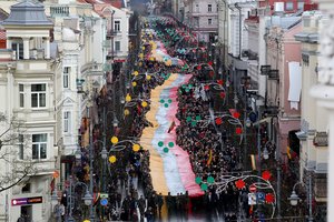 Tūkstantinė minia Vilniuje nešė įspūdingą trispalvę