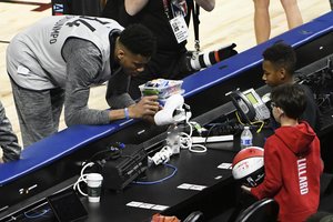 Koronavirusas jaukia planus ir NBA komandoms: San Fransiske ribos žiūrovų skaičių