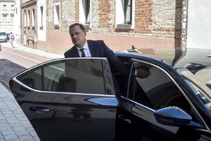 E. Pašilis prieš kadencijos pabaigą sukasi itin greitai – kovoja prieš valstybę ir kritikus