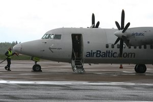 Latvių „airBaltic“ ne tik mažina skrydžių – skelbia apie darbuotojų atleidimus