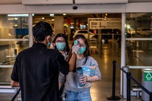 Koronavirusas neaplenkė įžymybių ir aukštų pareigūnų