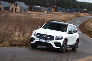 „Mercedes-Benz“ pristatė naują septynvietį visureigį