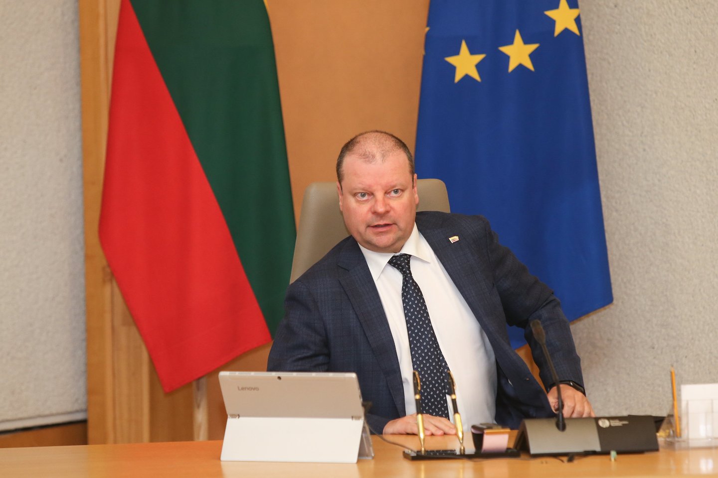 Ketvirtadienį Vyriausybėje įvyko skubus posėdis, per kurį ir nuspręsta, kokias priemones taikyti Lietuvoje.<br> R.Danisevičiaus nuotr.