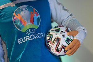 Futbolui – dar vienas koronaviruso smūgis: planuojama atšaukti 2020 metų Europos čempionatą