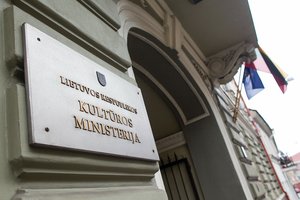 Atšaukiami „Auksinių scenos kryžių“ apdovanojimai, ribojamas kultūros įstaigų  darbas