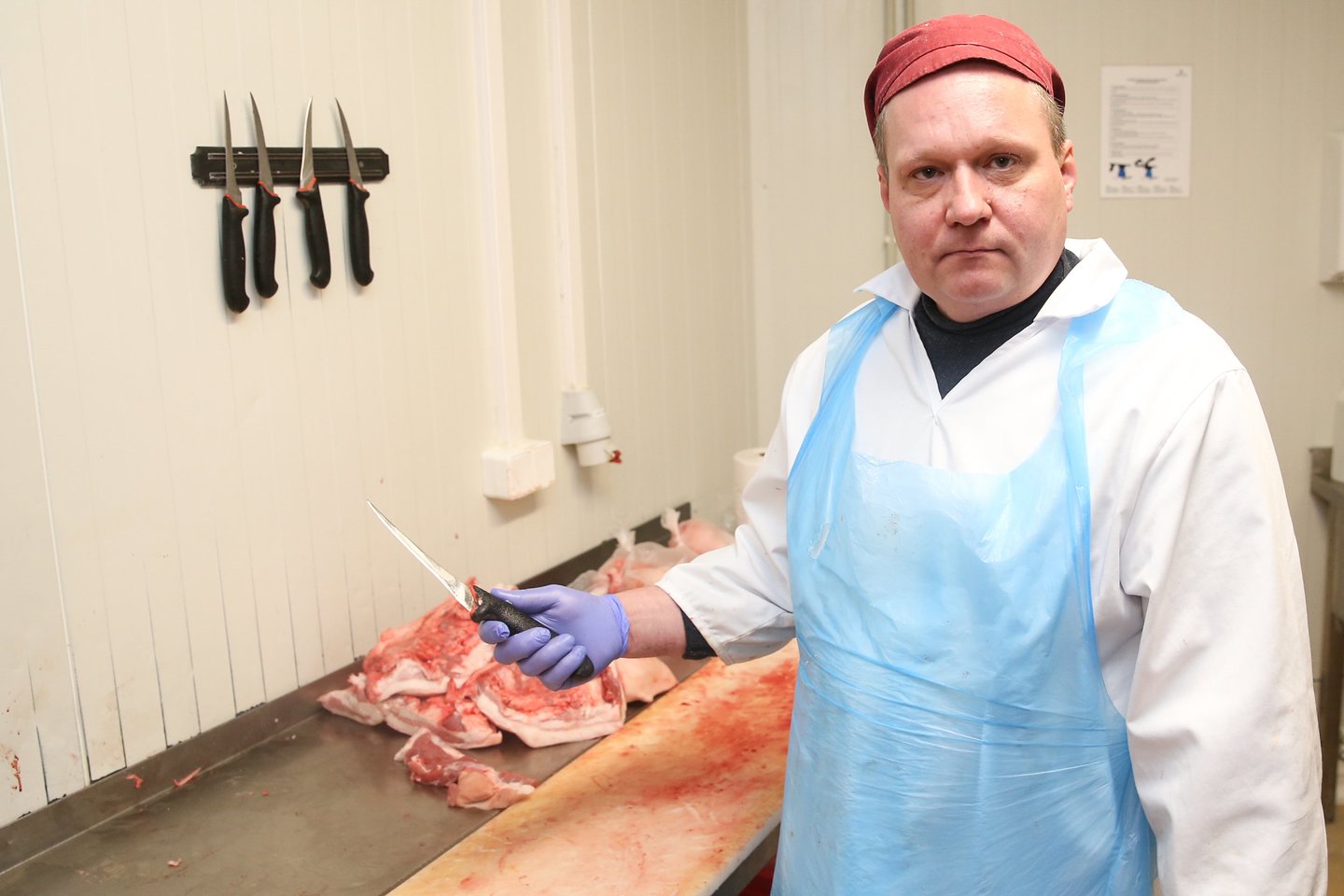 Mėsininkai „Norfos“ parduotuvėse dirba ilgiau, nei priklauso.<br>R.Danisevičiaus nuotr.