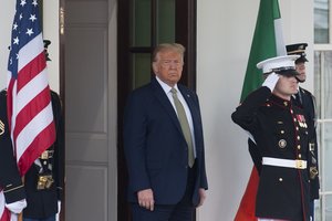 Po JAV smūgių Irake Iranas perspėja D. Trumpą dėl „pavojingų veiksmų“