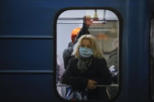 Kijevo oro uoste konfiskuota didelė medicininių kaukių partija, siųsta į Italiją ir JAE