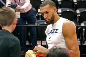 R. Gobert'as gali tapti vaikų siaubu: vienam berniukui diagnozuotas koronavirusas, kitam padovanojo rankšluostį