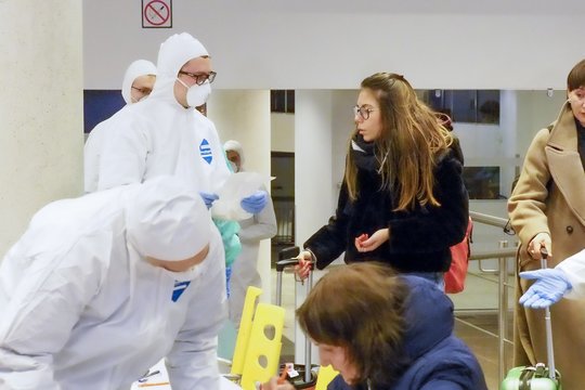 Visos Lietuvos atstovybės užsienyje pradeda piliečių, negalinčių savarankiškai grįžti, registraciją