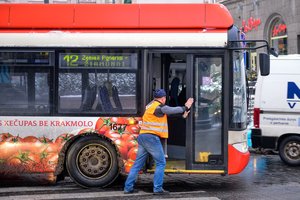 Vilniuje bus ribojamas keleivių srautas viešajame transporte
