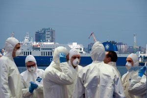 Iš į Klaipėdą atvykusio kelto 15 karščiuojančių žmonių išvežti į ligoninę