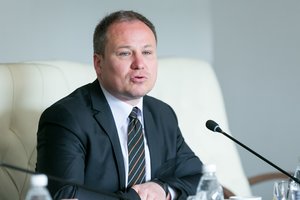 G. Surplys ragina piliečius registruotis ambasadose: lėktuvo vienam žmogui tikrai nesiųsime