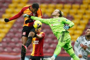 Turkijos futbolo lygoje Stambulo klubo principinis derbis baigėsi lygiosmis 